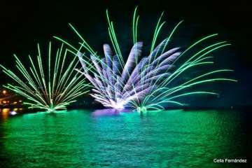 Los fuegos de Melenara, una explosión de color (Foto Celia Fernández)